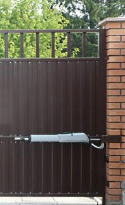 привод FAAC 415 на распашных воротах