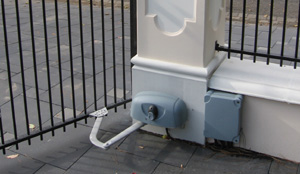 привод NICE HY 7005 HYPPO на распашных воротах