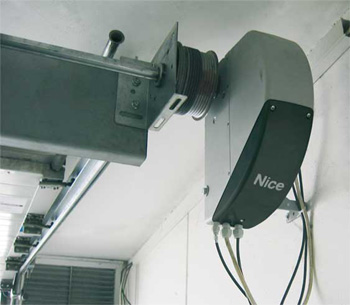 установка NICE SUMO 2000 VV SU2000VV скоростного привода для секционных и откатных ворот